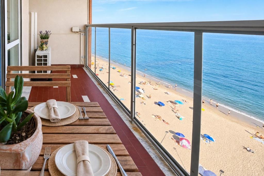 -Luxury Sea View Apartment- Beachfront Escape - 3