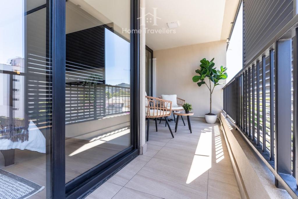 HT Premium location with terrace, parking, and AC - 2