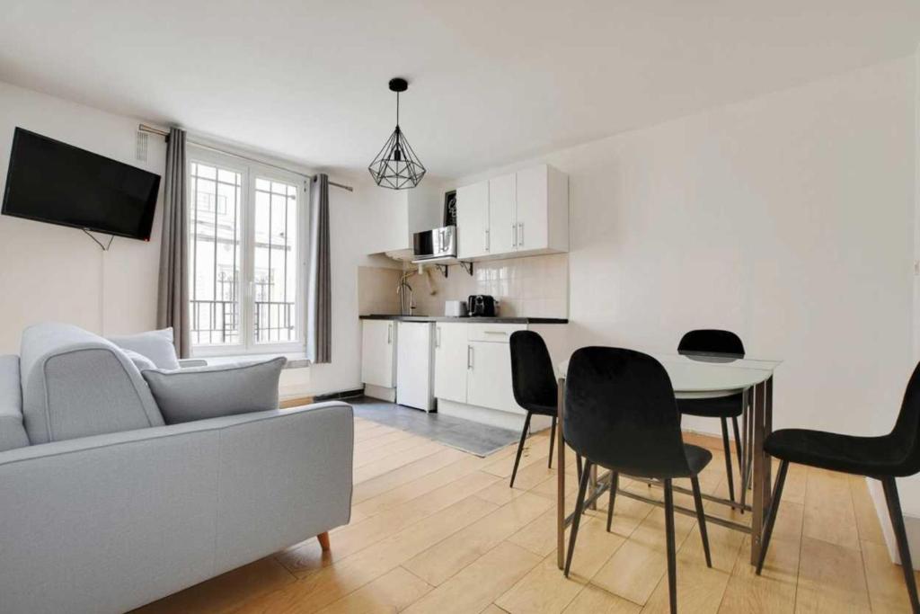 Urban Chic Apartment in Central Paris - 5