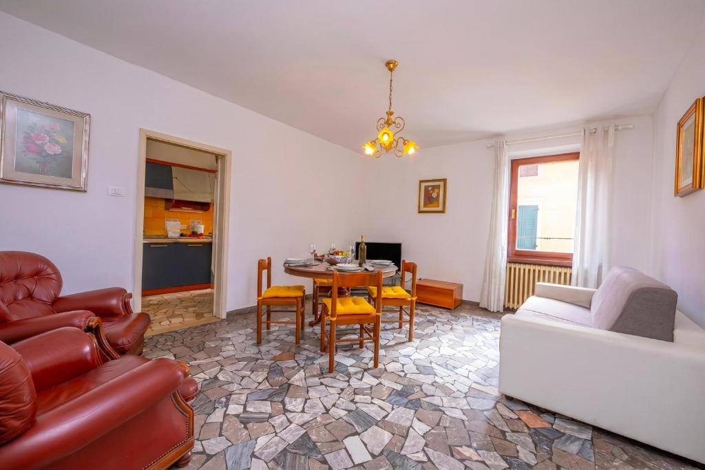 Residenza Rocca del Lago 3 - Happy Rentals - 2