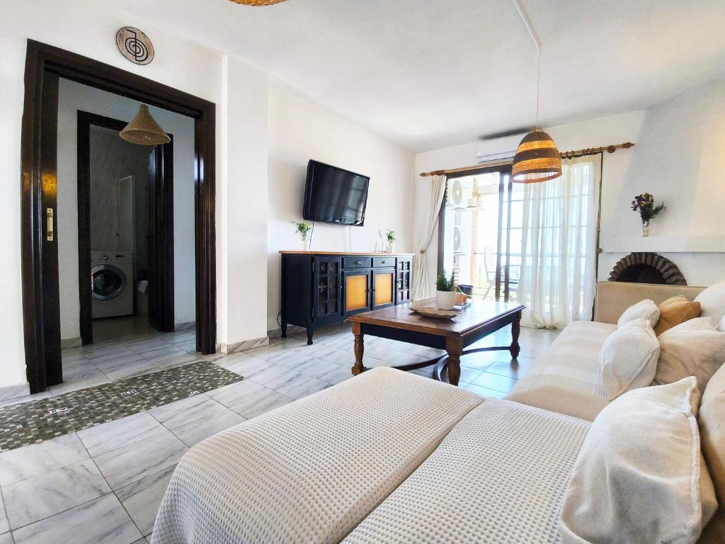AA Guest - The Horse Sea Views with Swimming Pool - 4