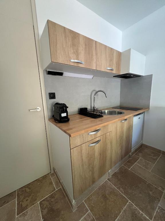 Charming air-conditioned studio with private pool - 4