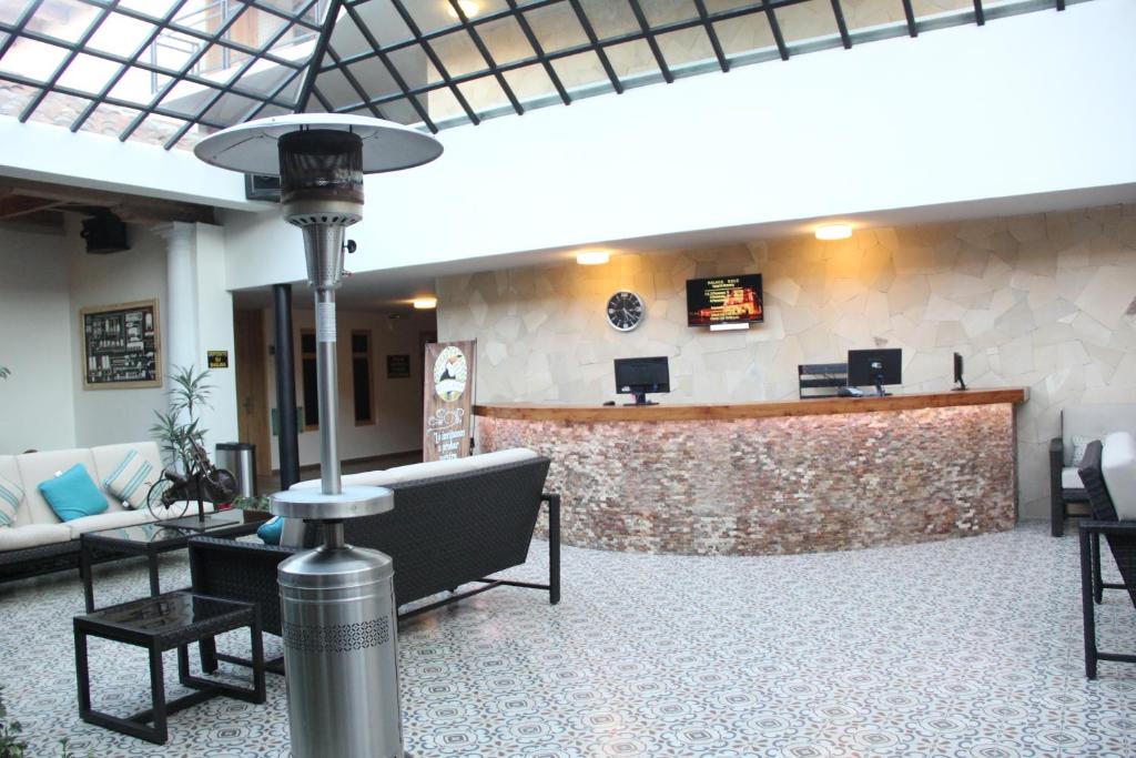 Hotel Palace Inn SCLC photo