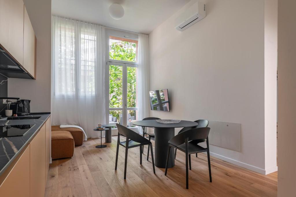 Bright 2BR - 2BA - Garden - AC - Central - 2