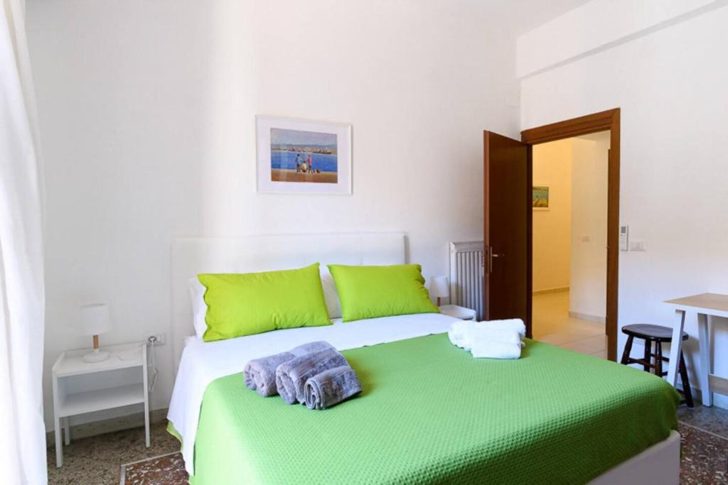Easy Metro Apartment - 1