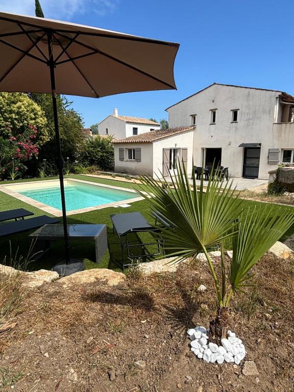Appartement 3 chambres dans villa, jardin et piscine privatifs - 1
