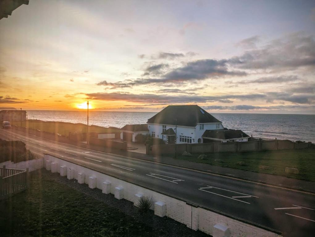 Bournemouth Beach & Sea Views photo 6