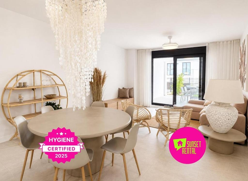 Chic and elegant apartment with pool and terrace in Estepona Bayside - 1