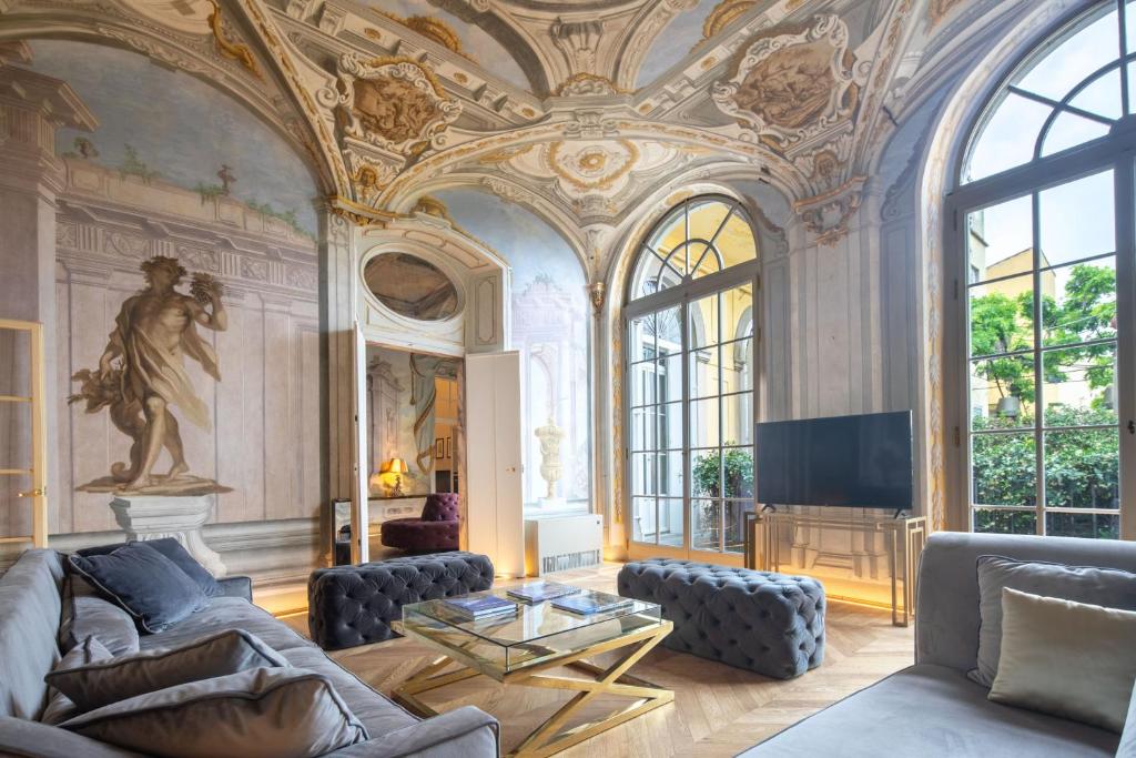 Historic Frescoes Apartment - 1