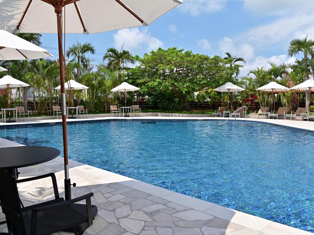Swimming pool