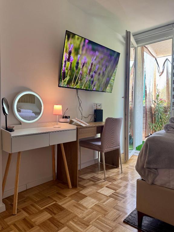 Rose Nest Airport Apartment - Self Check-In - Free parking - 3