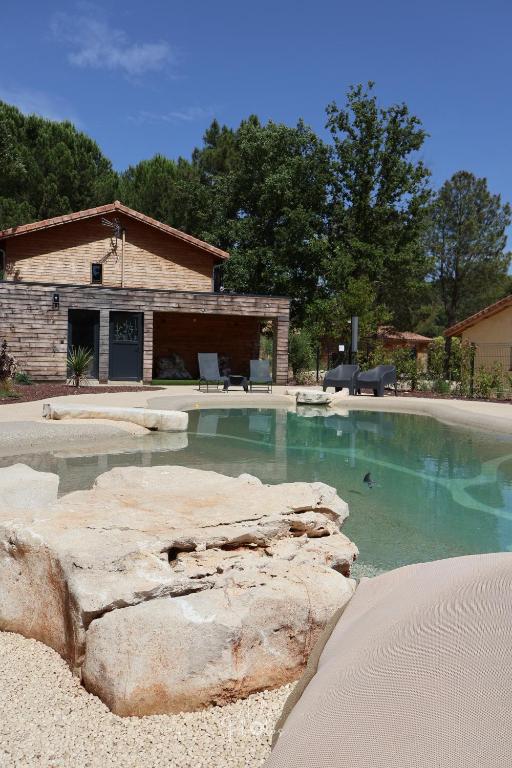 Chalet tous confort avec piscine lagon - 2