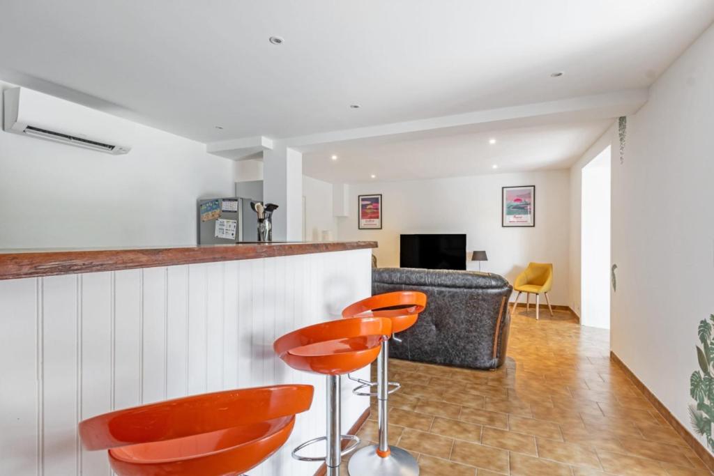 Bright House With Terrace And Garden - 4