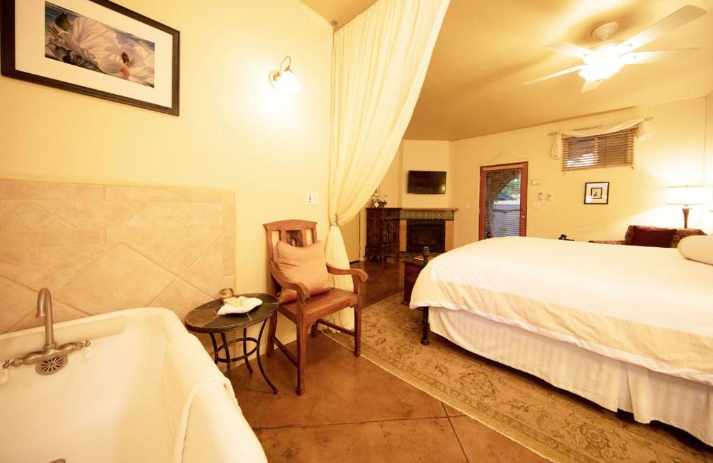 The Emerald Iguana Inn photo