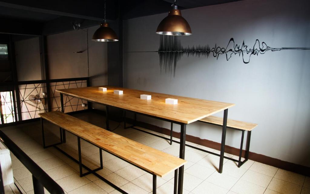 Shared lounge/TV area, Monkey Toe Guesthouse in Chiang Mai