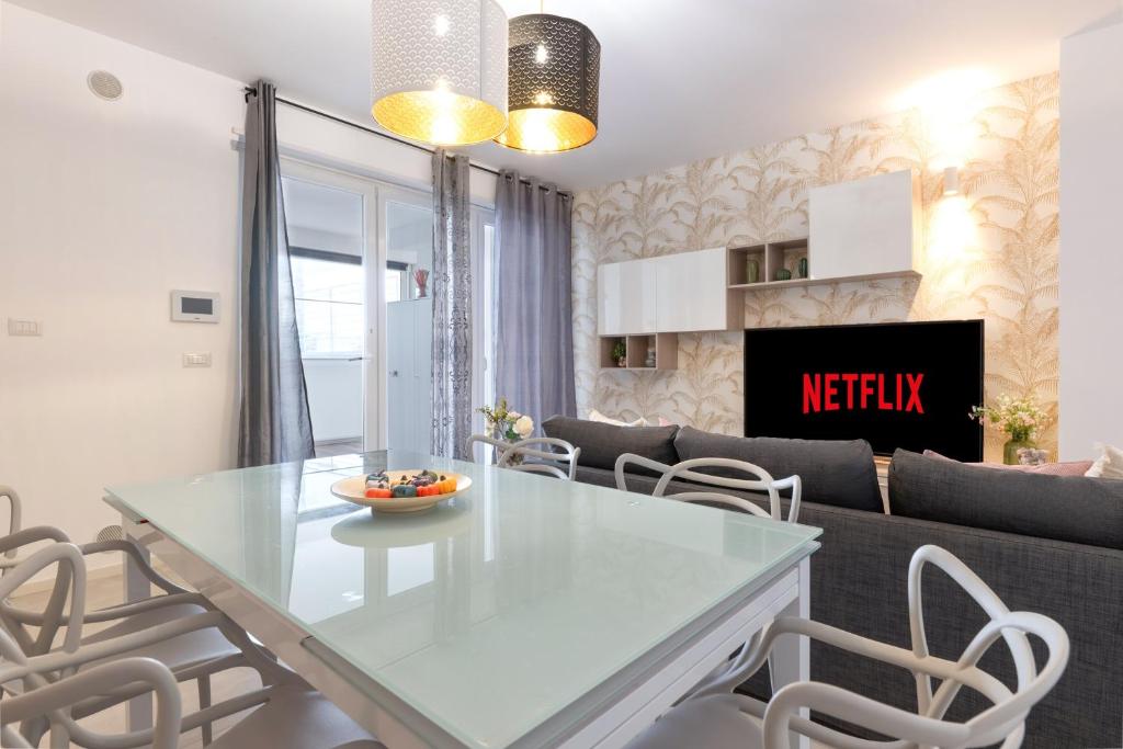Up to 16 Guests - 3 Separate Apartments in One Building - 4
