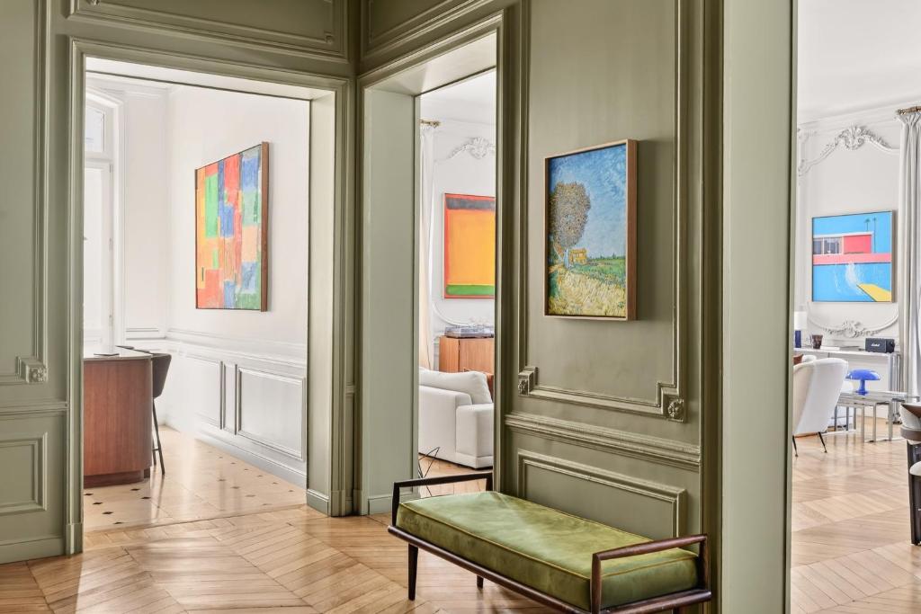 Prestigious Avenue Foch Apartment with Private Garden - 4