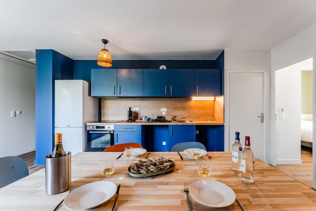 Luminous apartment with balcony and parking - 3