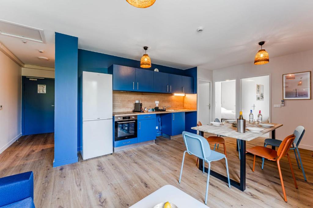 Luminous apartment with balcony and parking - 5