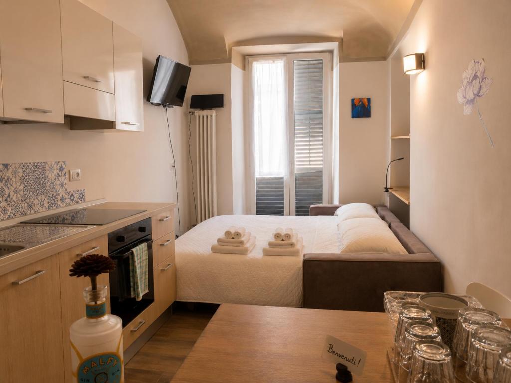 TO - HOLIDAY HOUSE - 4