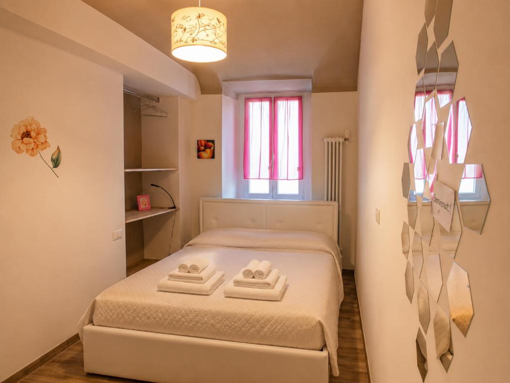 TO - HOLIDAY HOUSE - 2