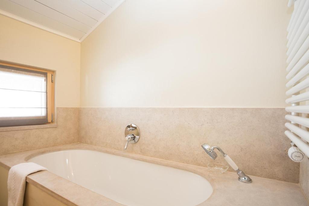 Bathroom, Apartments Roxes in Bagnes