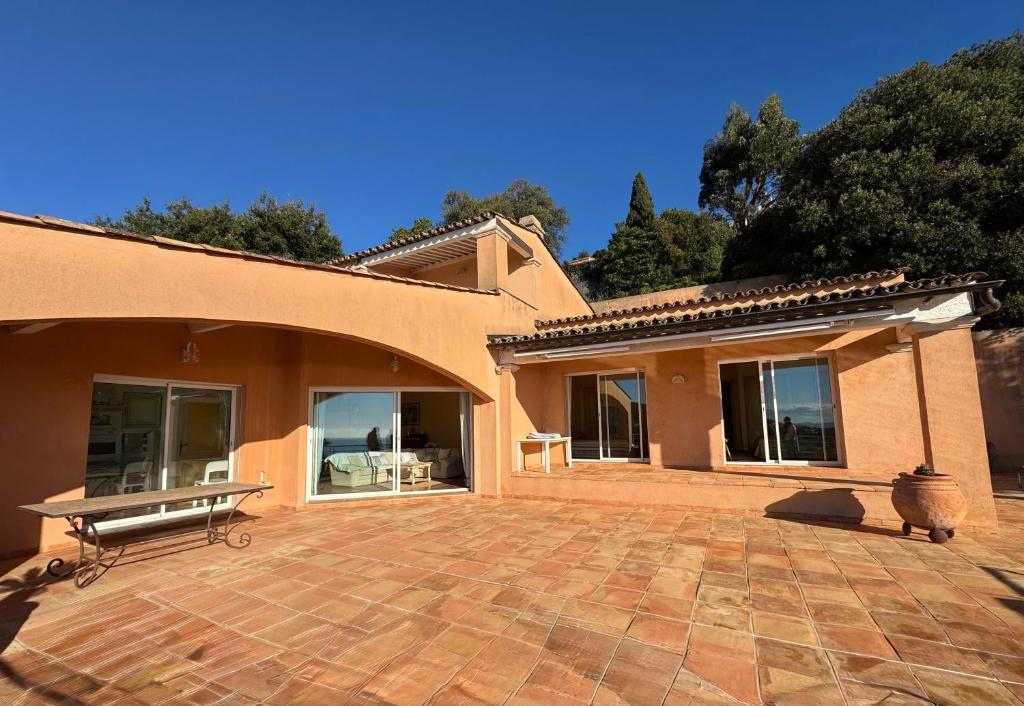 Beautiful villa with 180-degree sea views! - 4