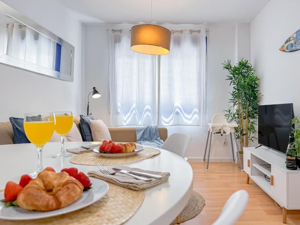 Pedregalejo Beach Apartments by Stay Belonio - 4