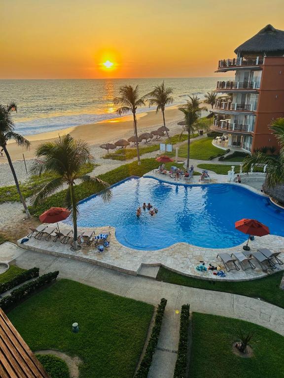 Beachfront in a peaceful Resort 8mi from Puerto Escondido - 2