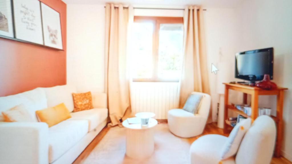 Chirchiz Chalet - Idyllic Setting and View - 5