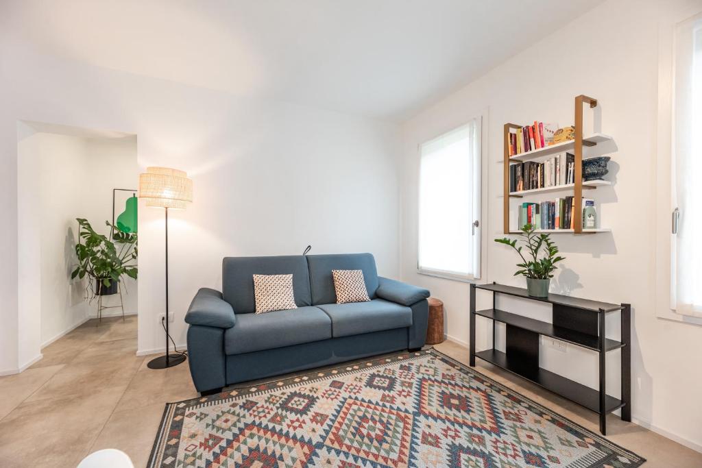 Elegant City-Center Apartment in Villa - Private Parking - 2