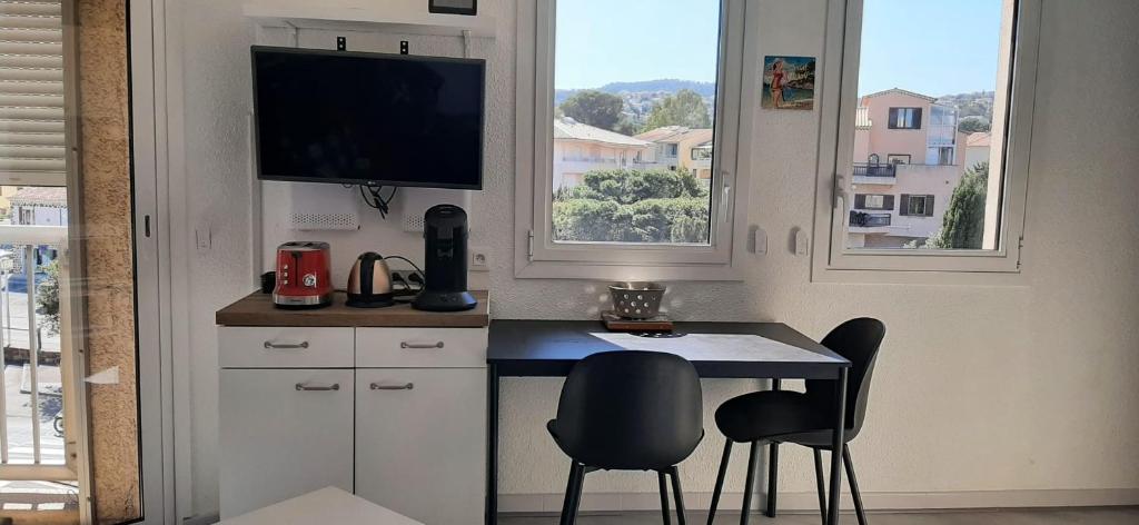 Bright studio 300m from beach with balcony - 3