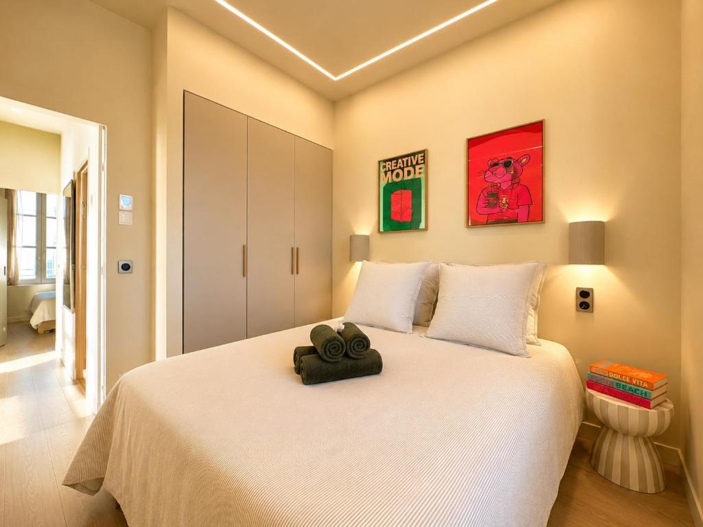 MONACO - MENTON - SEA VIEW - 6 PERSONS - PREMIUM LOCATION - 2 BEDROOMS- LUXURY RENOVATED - PARKING - CLIM - BALCONY - BEAcH and SUN - 4