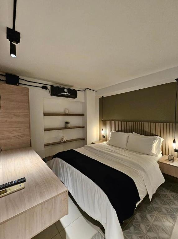 Gray Chill Room in El Poblado, Medellin - 2