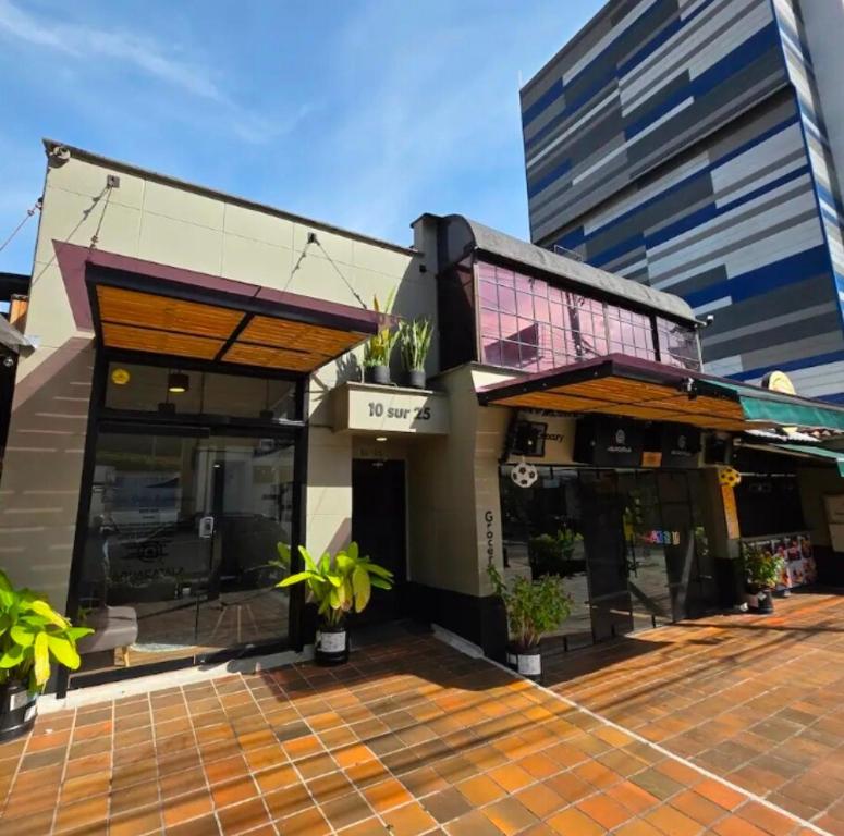 Gray Chill Room in El Poblado, Medellin - 4