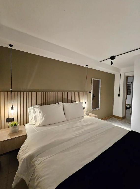 Gray Chill Room in El Poblado, Medellin - 5