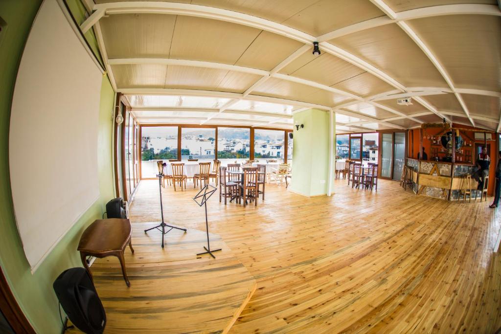 Shared lounge/TV area