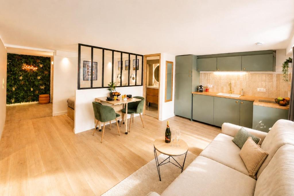MONACO - MENTON - 4 PERSONS - HYPERCENTER - PARKING - CLIM - FULL RENOVATED - FAST WIFi - 4
