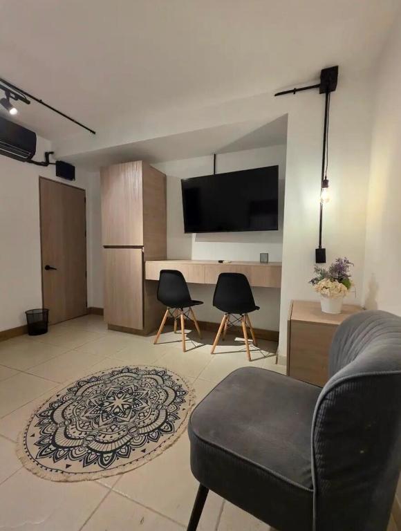 Yarumo Chill Room in El Poblado, Medellin wc AC - 1