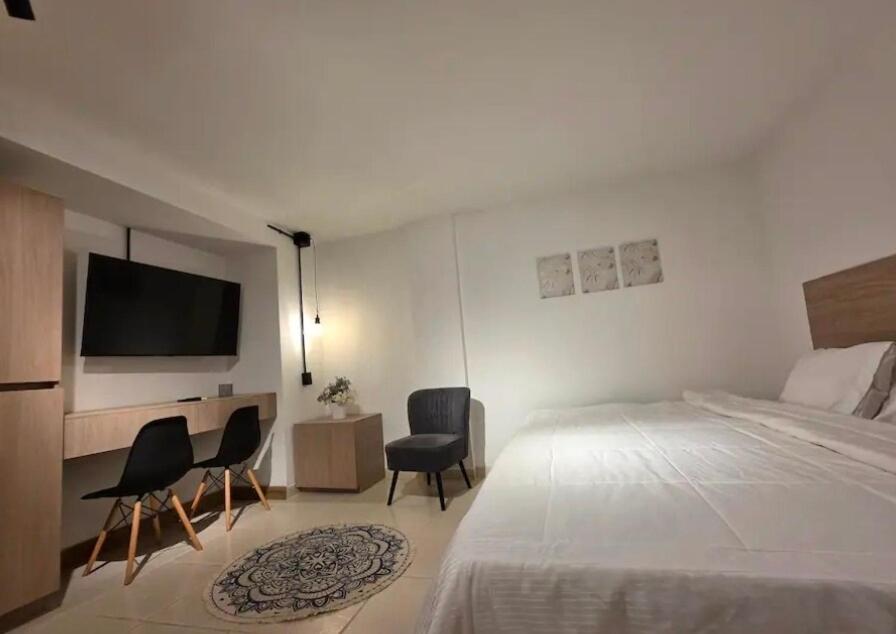 Yarumo Chill Room in El Poblado, Medellin wc AC - 2