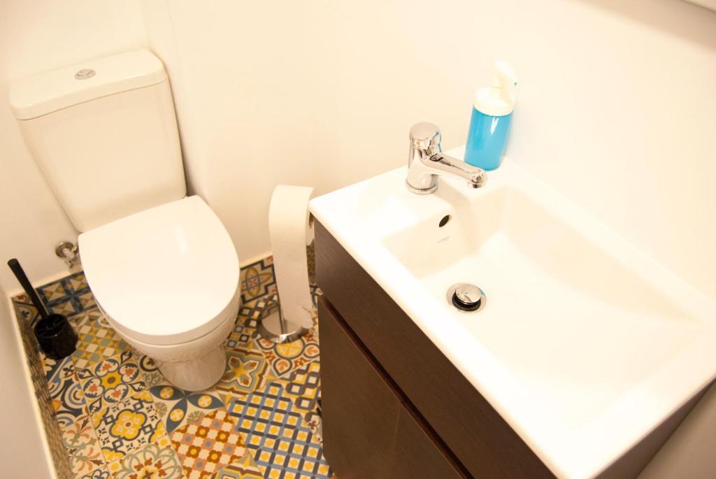 Daora Lisbon Apartments & Hostel photo