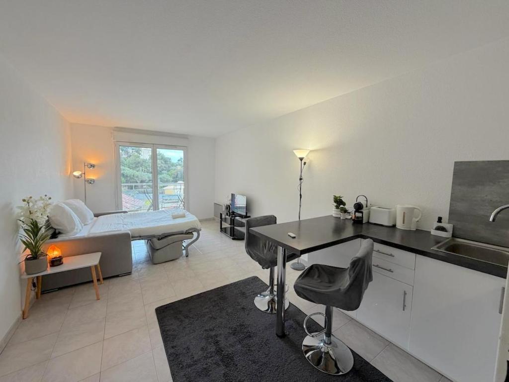 Charming cozy studio with sunny balcony - 3