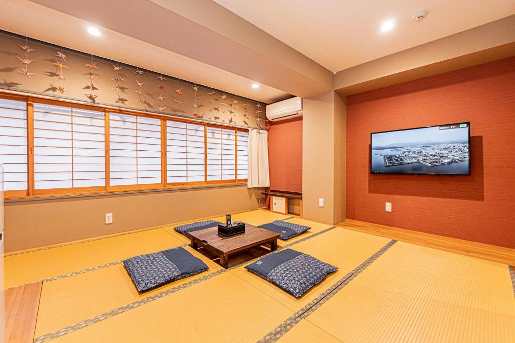 FITINN Akihabara - Walk to JR Station