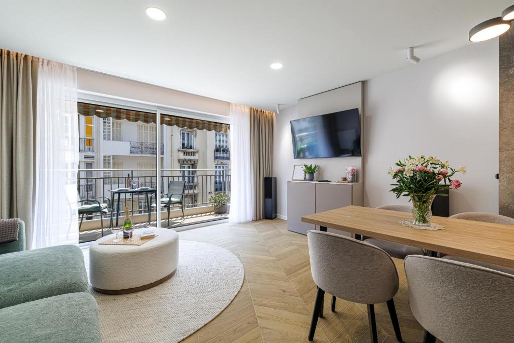 La Vie Riviera - 1