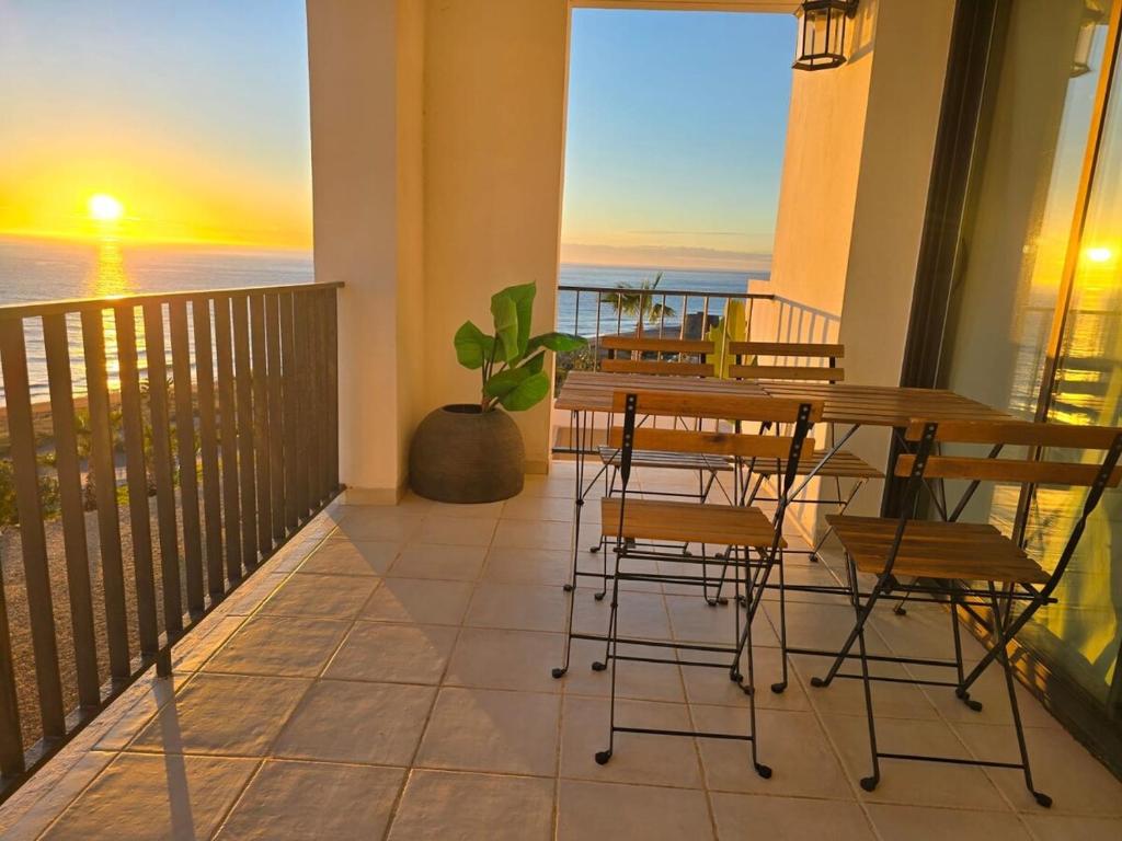 Primera linea, terraza y vistas frontales al mar - 2