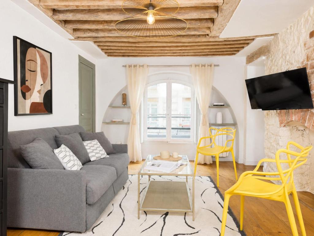 Authentic parisian property in the Marais - 3