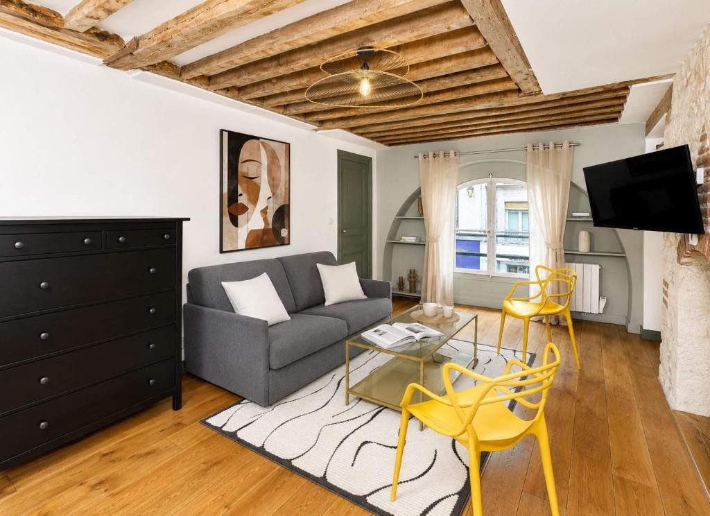 Authentic parisian property in the Marais - 2