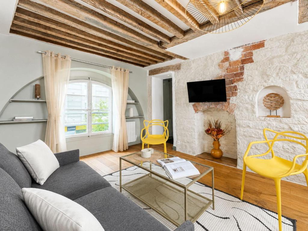 Authentic parisian property in the Marais - 4