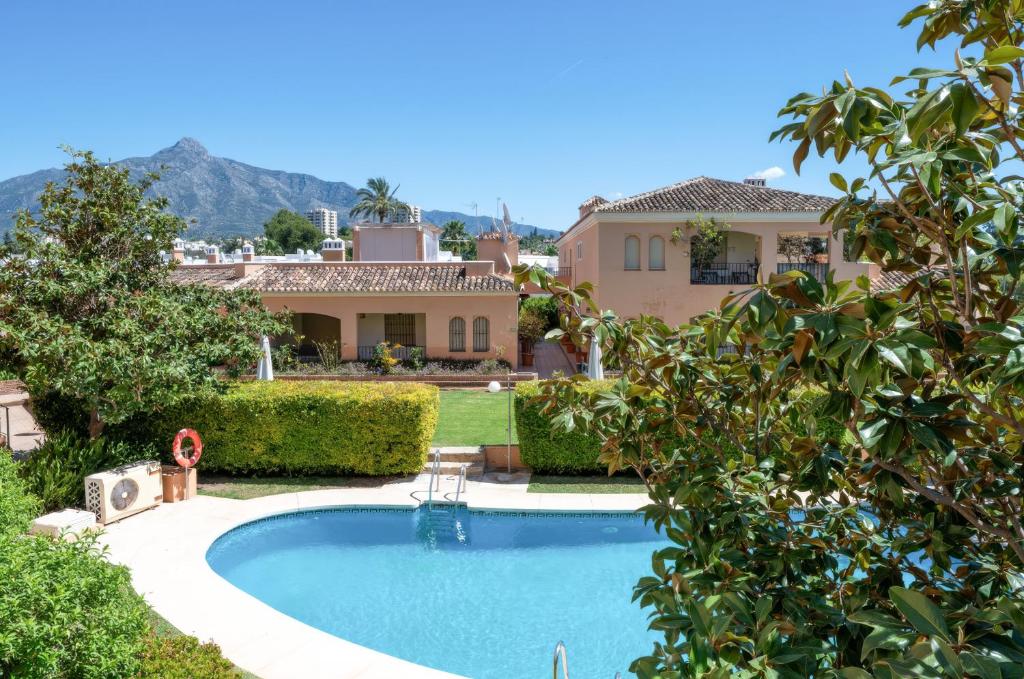 Nueva Andalucia Holiday Home - 4