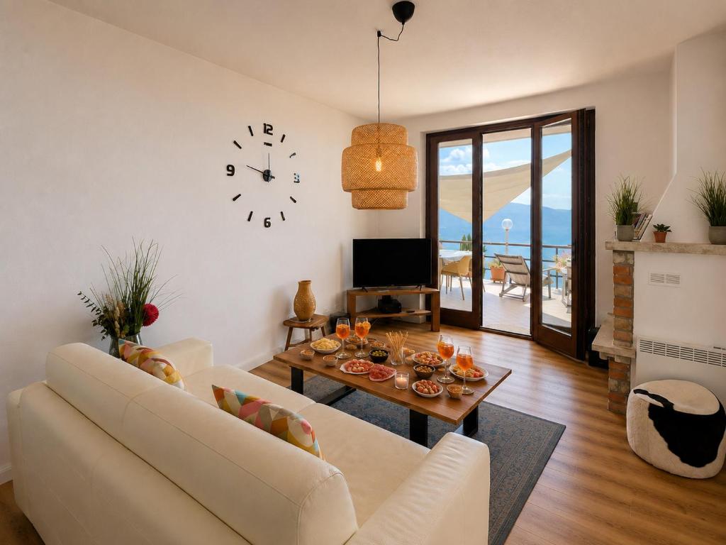 Elisa by Theater Home - 3